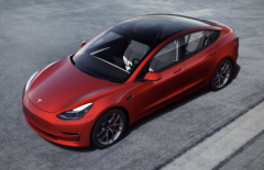 上海车展特斯拉维权车主家属：要完整数据