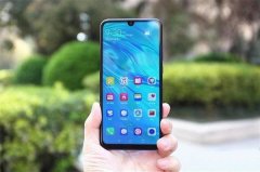 男子购买材料组装假屏幕获利 28 万！