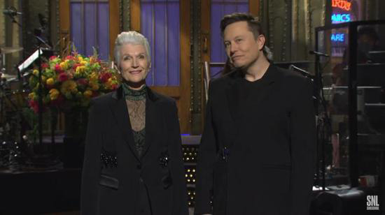 马斯克综艺主持首秀做什么:聊太空探索、狗狗币,cosplay 瓦里奥