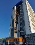 天舟二号船箭组合体转运至发射区