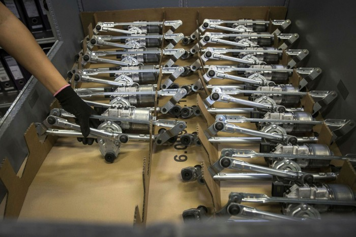 “玩够”手机的富士康准备“解锁”汽车