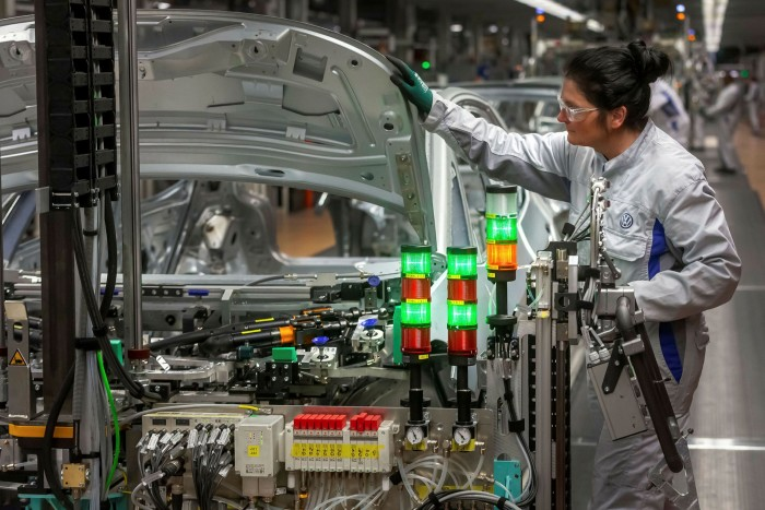 “玩够”手机的富士康准备“解锁”汽车