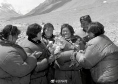 世界首位珠峰北坡登顶女性