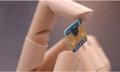 “芯片慌”持续蔓延创企拿百万订单，价格涨 20 倍