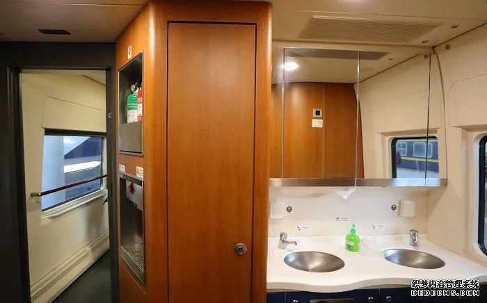 乌鲁木齐至西安直达列车更换为卧铺动车组:耐高寒、抗风沙