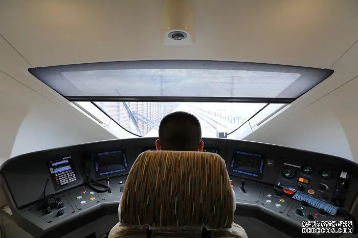 乌鲁木齐至西安直达列车更换为卧铺动车组:耐高寒、抗风沙