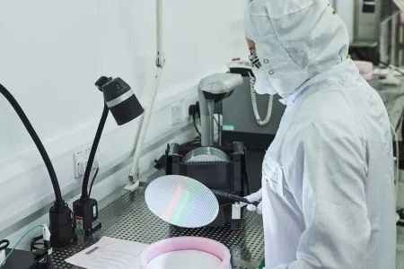 闻泰收购案坐实股价反跌,英国芯片排面 NWF 去年亏损约 1.67 亿人民币