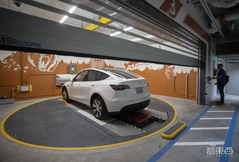 超牛机器人停车场:不用排长队找车位,费用减半车位翻倍