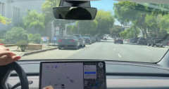 特斯拉最强 FSD 接连“翻车”居然压线、逆行、无故左转!真的吗？