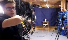 惊呆了！国外小哥打造“百发百中”自动瞄准弓箭！