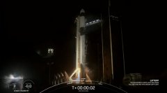 贝索斯祝贺 SpaceX 首次纯商业载人太空飞行任务成功发射