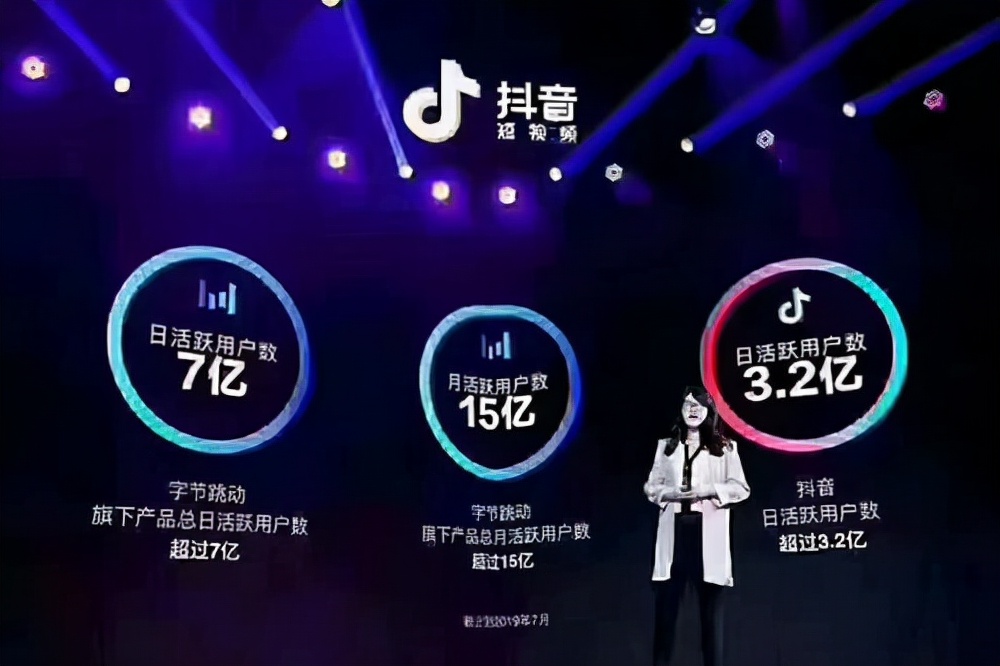 抖音直播人气怎么做起来的（新人直播不冷场的技巧）